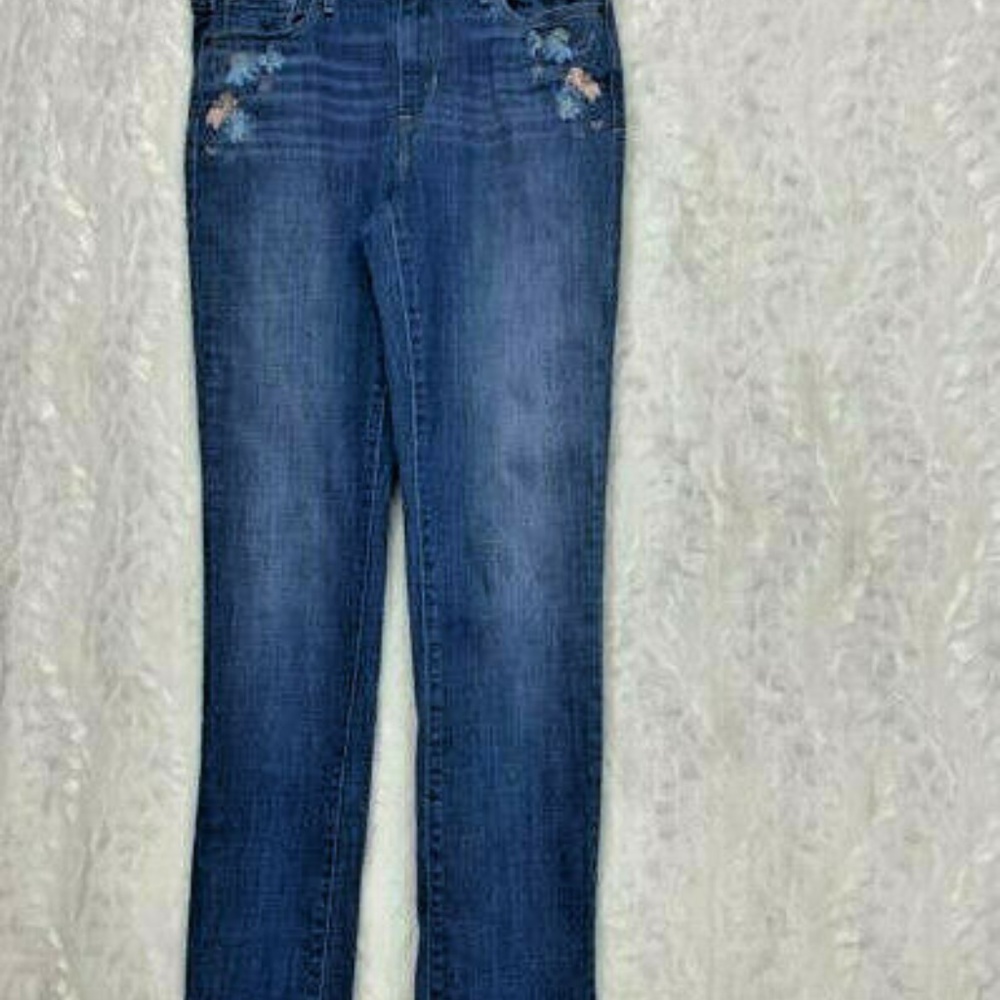 Levis Mid Rise Skinny 30″ Embroidered Flowers Cott